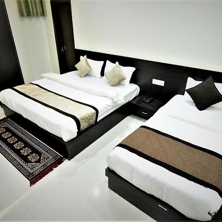 Hotel Ravi Residency Bharatpur Buitenkant foto