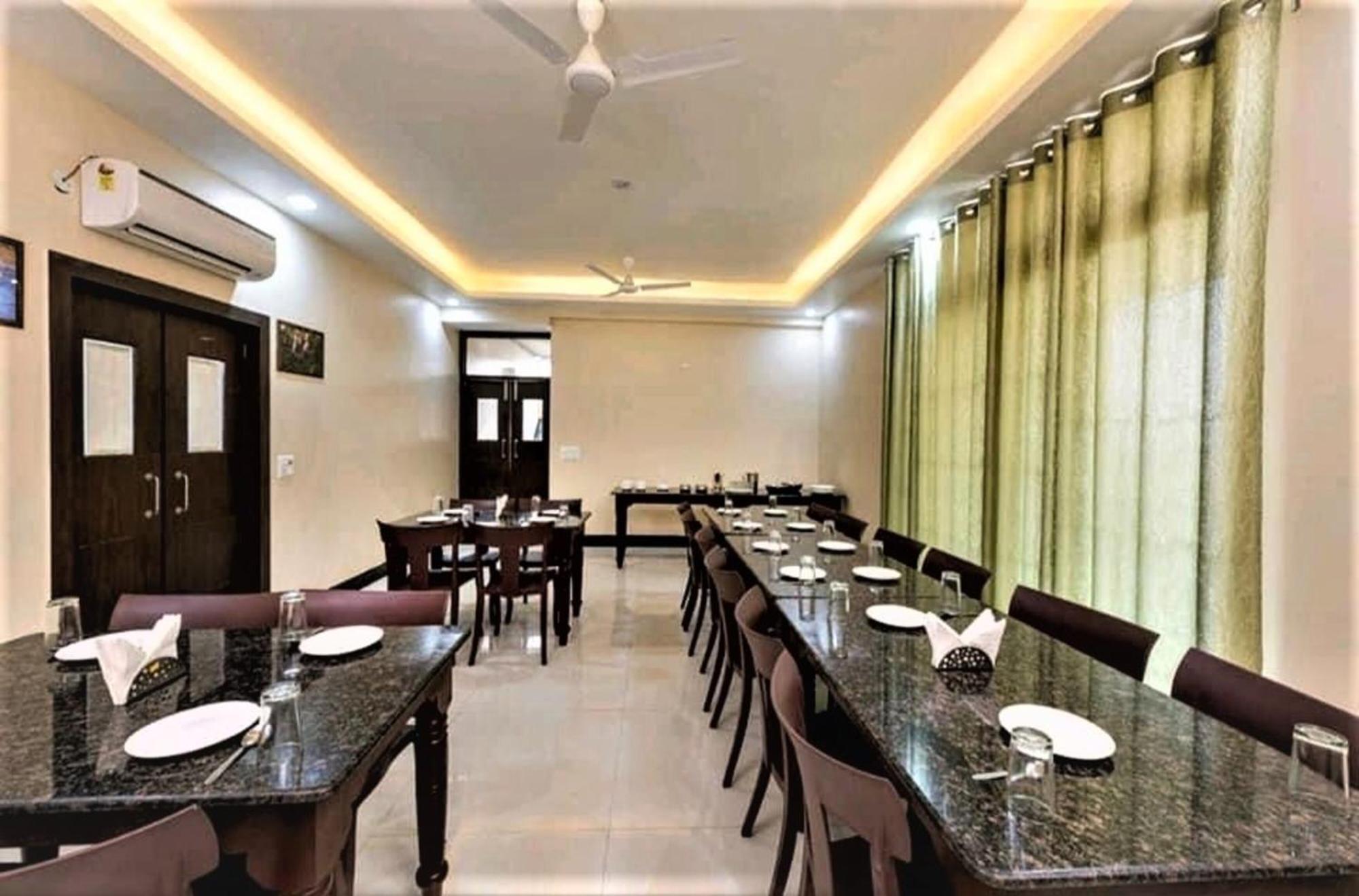 Hotel Ravi Residency Bharatpur Buitenkant foto